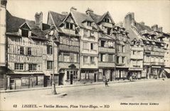 CPA Lisieux Vieilles maisons place victor hugo