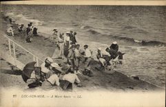 CPA Luc Sur mer a maree haute Enfants