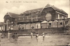 CPA Luc sur mer sur la digue et le casino