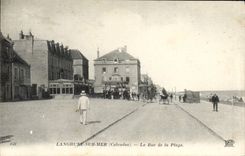 VINTAGE POSTCARD Langrune on sea the street of the beach