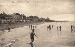 VINTAGE POSTCARD Lion sur Mer the beach has high tide