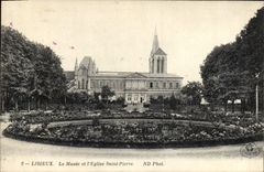 POSTAL Lisieux de la VENDIMIA el museo y el Saint Pierre de la iglesia