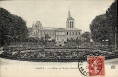 CPA Lisieux Le Musee et l'Eglise Saint Pierre 