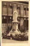 CPA Statue de Sainte Therese de l'Enfant Jesus dans la cour d'entree du Carmel de Lisieux