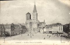 CPA Lisieux La Place Thiers et la Cathedrale 