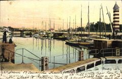 CPA Deauville Le bassin des yachts et le phare