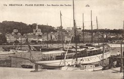 CPA Deauville Plage fleurie les bassins des yachts Bateaux