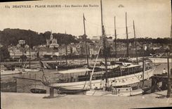 CPA Deauville Plage fleurie les bassins des yachts Bateaux