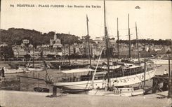 CPA Deauville Plage fleurie les bassins des yachts Bateaux