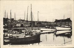 CPA Deauville la plage fleurie le bassin des yachts Bateaux