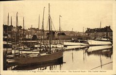 CPA Deauville la plage fleurie le bassin des yachts Bateaux