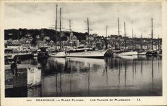CPA Deauville La plage fleurie les yachts de plaisance
