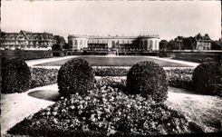 CPA Deauville Plage fleurie le casino et les jardins
