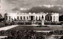 CPA Deauville La Plage fleurie le casino et les jardins