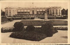 CPA Deauville La plage fleurie le casino vu des jardins