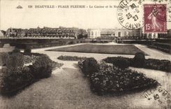 CPA Deauville plage fleurie le casino et le normandy hotel