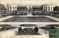 CPA Deauville Le casino et les jardins
