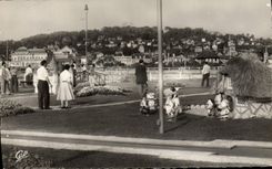 CPM Deauville la plage fleurie Le golf miniature