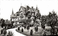 CPM Deauville La Plage Fleurie ferme du coteau