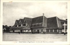CPA Deauville La plage fleurie la gare