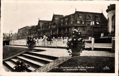 CPA Deauville plage fleurie le normandy hotel