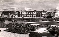 VINTAGE POSTCARD Deauville the flowered beach the normandy hotel and gardens