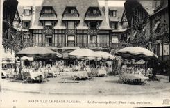 CPA Deauville la plage fleurie le normandy hotel
