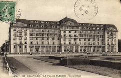 CPA Deauville La plage fieurie le royal hotel