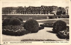 CPA Deauville la plage fleurie vue sur les jardins