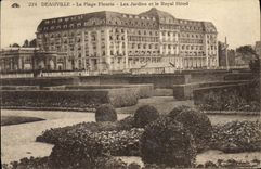 CPA Deauville la plage fleurie les jardins le royal hotel