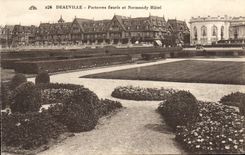 CPA Deauville parterres fleurie et normandy hotel