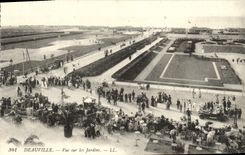 CPA Deauville vue sur les jardins