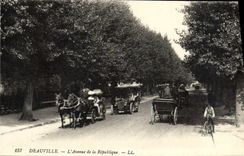 VINTAGE POSTCARD Deauville the Avenue of the republic