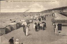 CPA Deauville plage fleurie vue generale de la plage et les bains