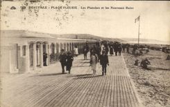 CPA Deauville plage fleurie les planches et les nouveaux bains