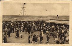CPA Deauville La plage fleurie les planches