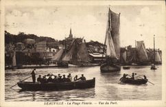 CPA Deauville La plage fleurie vue du port Bateaux