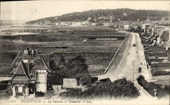 CPA Deauville La terrasse et trouville