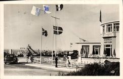 CPA Deauville Plage fleurie un coin de la plage au yacht club