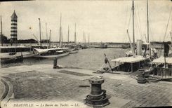 CPA Deauville Le bassin des yachts Bateaux