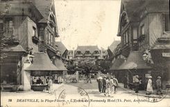 CPA Deauville L'entree du normandy hotel