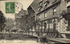 CPA Deauville Normandy hotel la cour et le puits 