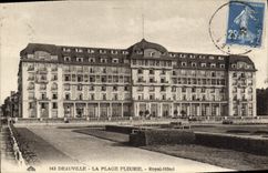 CPA Deauville la plage fleurie royal hotel