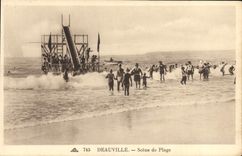 CPA Deauville Scene de plage