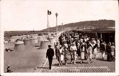 VINTAGE POSTCARD Deauville the beach the way of boards and the beach