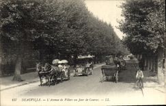 CPA Deauville L'Avenue de Villers un jour de courses