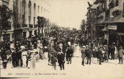 CPA Deauville La rue Gontaut Biron