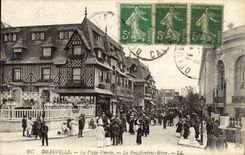 CPA Deauville La plage fleurie la rue gontaud biron