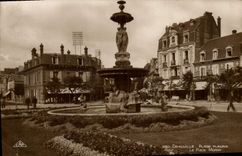 CPA Deauville Le plage fleurie la place morny