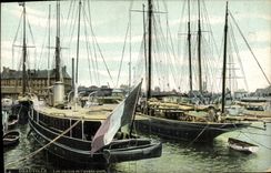 CPA Deauville Les yachts et l'avant port Bateaux